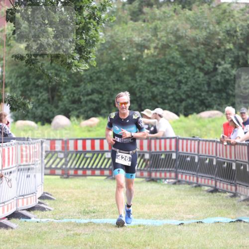 21.06.2026 - 29. Vierlanden-Triathlon Andreas Tolksdorf http://msf.ph/oto/9888194 21.06.2026 11:41:19 Ziel 426, 426 meine-sportfotos.de