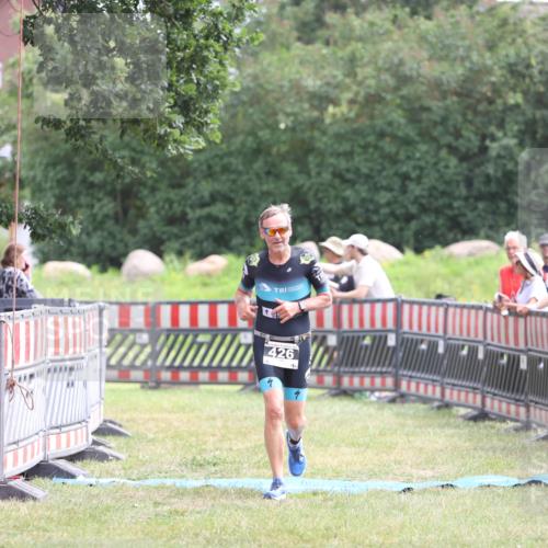 21.06.2026 - 29. Vierlanden-Triathlon Andreas Tolksdorf http://msf.ph/oto/9888197 21.06.2026 11:41:19 Ziel 426, 426 meine-sportfotos.de