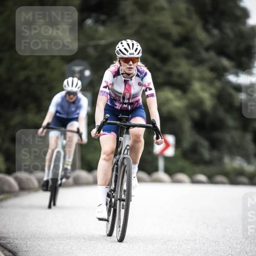 21.06.2026 - 29. Vierlanden-Triathlon H.Heesch http://msf.ph/oto/9888205 21.06.2026 12:15:32 Radfahren 842, 849, 874 meine-sportfotos.de
