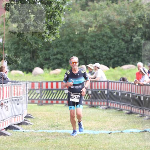 21.06.2026 - 29. Vierlanden-Triathlon Andreas Tolksdorf http://msf.ph/oto/9888206 21.06.2026 11:41:19 Ziel 426, 426 meine-sportfotos.de