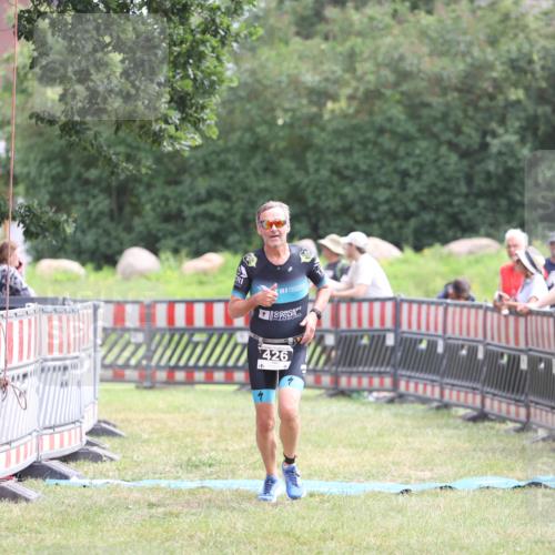21.06.2026 - 29. Vierlanden-Triathlon Andreas Tolksdorf http://msf.ph/oto/9888209 21.06.2026 11:41:19 Ziel 426, 426 meine-sportfotos.de
