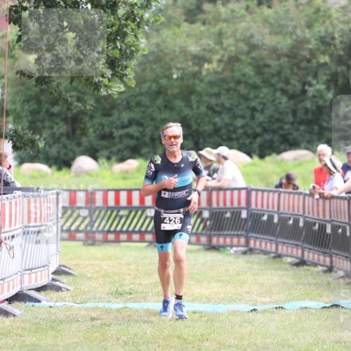 21.06.2026 - 29. Vierlanden-Triathlon Andreas Tolksdorf http://msf.ph/oto/9888212 21.06.2026 11:41:19 Ziel 426, 426 meine-sportfotos.de