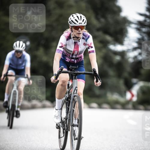 21.06.2026 - 29. Vierlanden-Triathlon H.Heesch http://msf.ph/oto/9888215 21.06.2026 12:15:32 Radfahren 842, 849, 874 meine-sportfotos.de