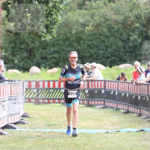 21.06.2026 - 29. Vierlanden-Triathlon Andreas Tolksdorf http://msf.ph/oto/9888216 21.06.2026 11:41:19 Ziel 426, 426 meine-sportfotos.de