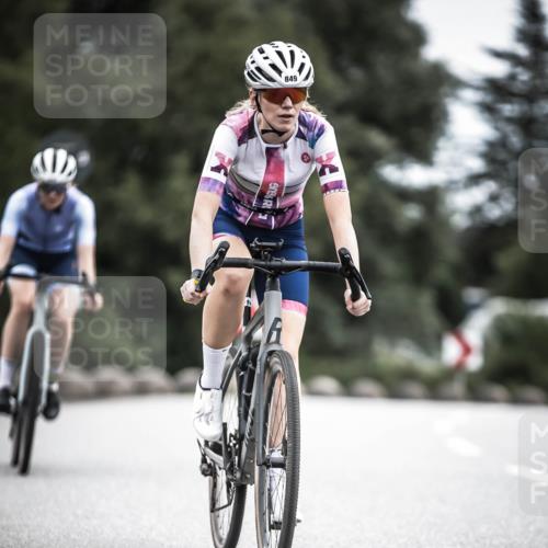 21.06.2026 - 29. Vierlanden-Triathlon H.Heesch http://msf.ph/oto/9888217 21.06.2026 12:15:32 Radfahren 842, 849, 874 meine-sportfotos.de