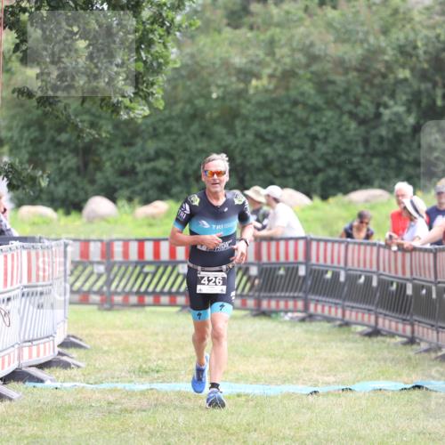 21.06.2026 - 29. Vierlanden-Triathlon Andreas Tolksdorf http://msf.ph/oto/9888219 21.06.2026 11:41:19 Ziel 426, 426 meine-sportfotos.de