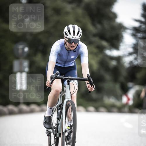 21.06.2026 - 29. Vierlanden-Triathlon H.Heesch http://msf.ph/oto/9888221 21.06.2026 12:15:33 Radfahren 842, 849, 874 meine-sportfotos.de