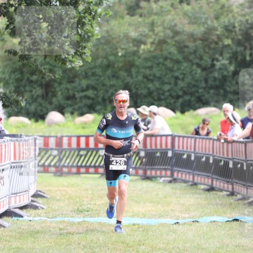 21.06.2026 - 29. Vierlanden-Triathlon Andreas Tolksdorf http://msf.ph/oto/9888222 21.06.2026 11:41:19 Ziel 426, 426 meine-sportfotos.de