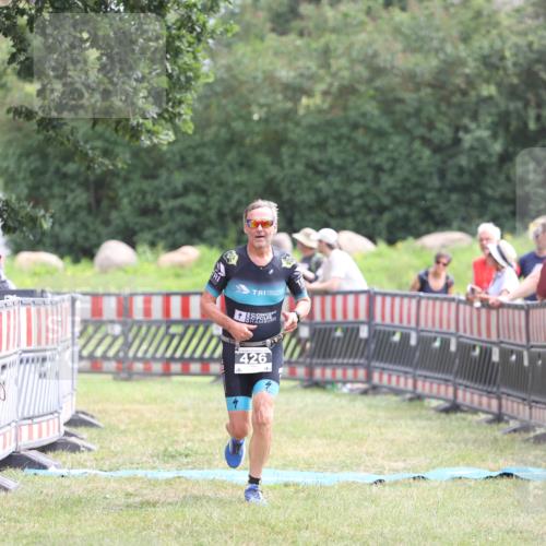 21.06.2026 - 29. Vierlanden-Triathlon Andreas Tolksdorf http://msf.ph/oto/9888223 21.06.2026 11:41:19 Ziel 426, 426 meine-sportfotos.de