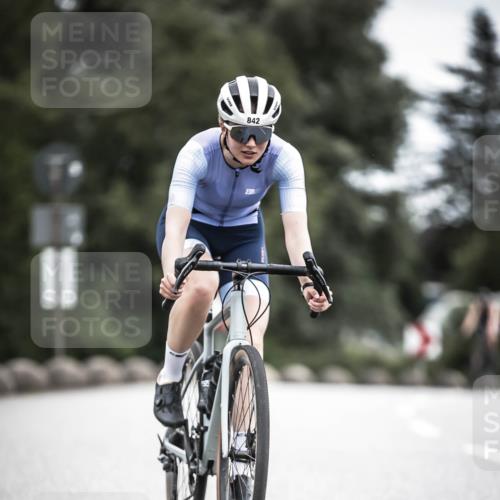 21.06.2026 - 29. Vierlanden-Triathlon H.Heesch http://msf.ph/oto/9888224 21.06.2026 12:15:33 Radfahren 842, 849, 874 meine-sportfotos.de