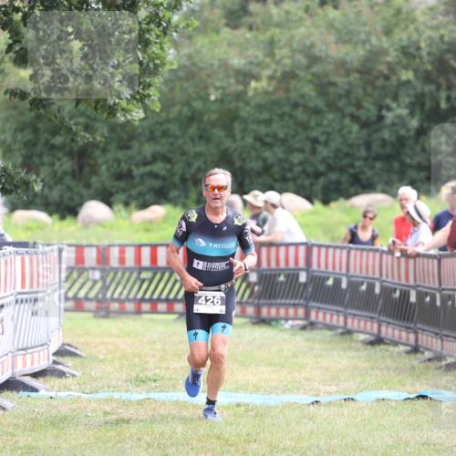 21.06.2026 - 29. Vierlanden-Triathlon Andreas Tolksdorf http://msf.ph/oto/9888226 21.06.2026 11:41:19 Ziel 426, 426 meine-sportfotos.de