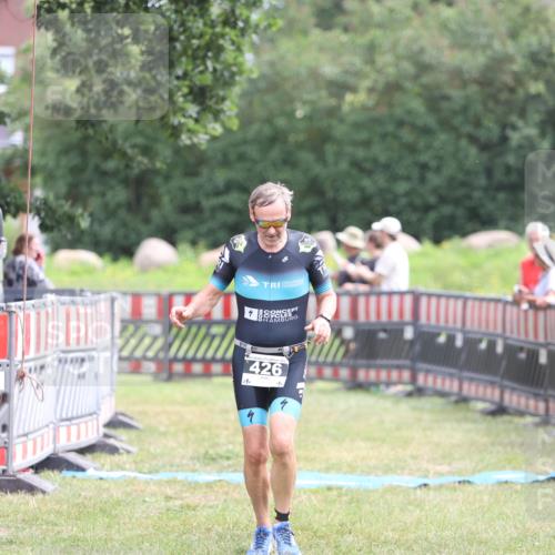 21.06.2026 - 29. Vierlanden-Triathlon Andreas Tolksdorf http://msf.ph/oto/9888228 21.06.2026 11:41:21 Ziel 426, 426 meine-sportfotos.de
