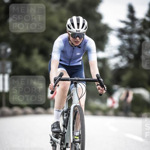 21.06.2026 - 29. Vierlanden-Triathlon H.Heesch http://msf.ph/oto/9888229 21.06.2026 12:15:33 Radfahren 842, 849, 874 meine-sportfotos.de