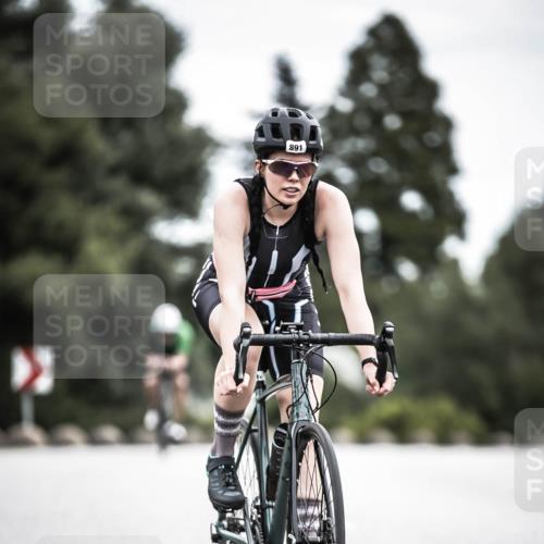 21.06.2026 - 29. Vierlanden-Triathlon H.Heesch http://msf.ph/oto/9888254 21.06.2026 12:15:41 Radfahren 891, 930 meine-sportfotos.de