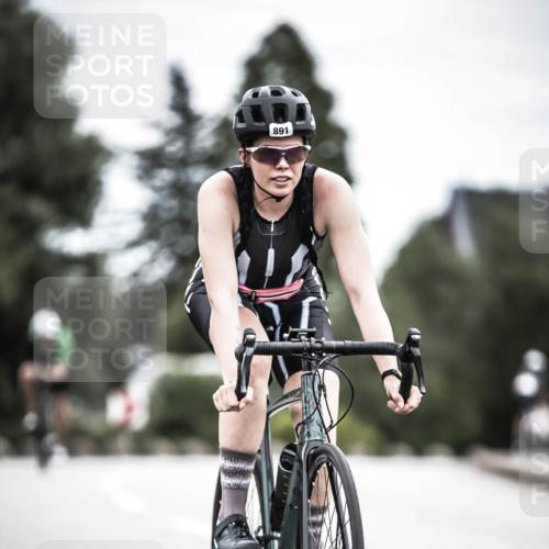 21.06.2026 - 29. Vierlanden-Triathlon H.Heesch http://msf.ph/oto/9888260 21.06.2026 12:15:41 Radfahren 891, 930 meine-sportfotos.de
