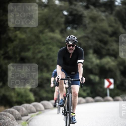 21.06.2026 - 29. Vierlanden-Triathlon H.Heesch http://msf.ph/oto/9888342 21.06.2026 12:15:55 Radfahren 818, 833, 852 meine-sportfotos.de