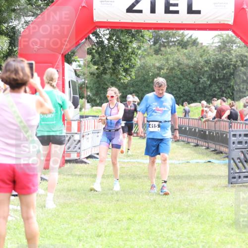 21.06.2026 - 29. Vierlanden-Triathlon Andreas Tolksdorf http://msf.ph/oto/9888438 21.06.2026 11:43:33 Ziel 415, 455, 576, 415, 455, 576 meine-sportfotos.de