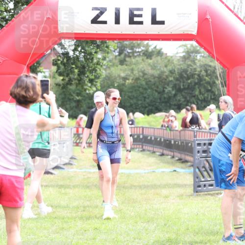 21.06.2026 - 29. Vierlanden-Triathlon Andreas Tolksdorf http://msf.ph/oto/9888442 21.06.2026 11:43:42 Ziel 556, 556 meine-sportfotos.de