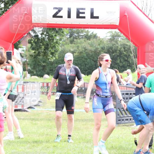 21.06.2026 - 29. Vierlanden-Triathlon Andreas Tolksdorf http://msf.ph/oto/9888445 21.06.2026 11:43:45 Ziel 556, 556 meine-sportfotos.de