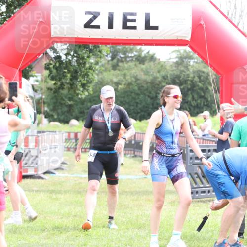 21.06.2026 - 29. Vierlanden-Triathlon Andreas Tolksdorf http://msf.ph/oto/9888447 21.06.2026 11:43:45 Ziel 556, 556 meine-sportfotos.de