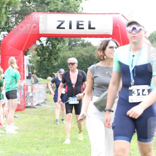 21.06.2026 - 29. Vierlanden-Triathlon Andreas Tolksdorf http://msf.ph/oto/9888454 21.06.2026 11:45:58 Ziel 494, 494 meine-sportfotos.de
