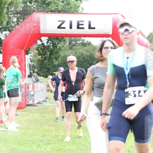 21.06.2026 - 29. Vierlanden-Triathlon Andreas Tolksdorf http://msf.ph/oto/9888455 21.06.2026 11:45:58 Ziel 494, 494 meine-sportfotos.de