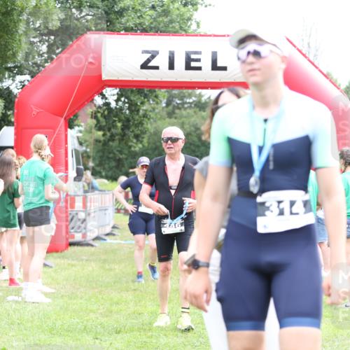 21.06.2026 - 29. Vierlanden-Triathlon Andreas Tolksdorf http://msf.ph/oto/9888458 21.06.2026 11:45:58 Ziel 494, 494 meine-sportfotos.de