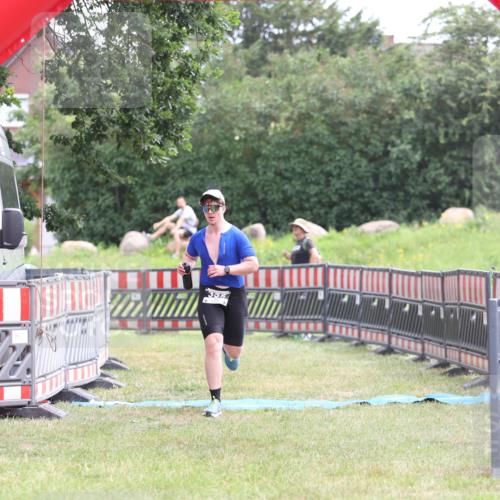 21.06.2026 - 29. Vierlanden-Triathlon Andreas Tolksdorf http://msf.ph/oto/9888552 21.06.2026 11:47:34 Ziel 355, 355 meine-sportfotos.de