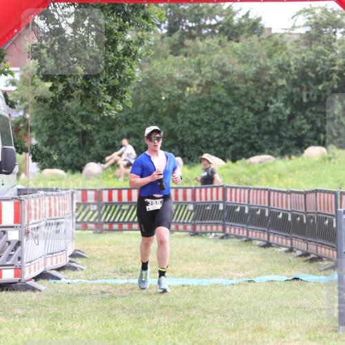 21.06.2026 - 29. Vierlanden-Triathlon Andreas Tolksdorf http://msf.ph/oto/9888556 21.06.2026 11:47:34 Ziel 355, 355 meine-sportfotos.de