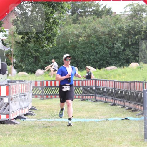 21.06.2026 - 29. Vierlanden-Triathlon Andreas Tolksdorf http://msf.ph/oto/9888557 21.06.2026 11:47:34 Ziel 355, 355 meine-sportfotos.de