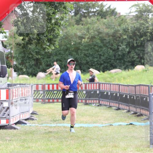 21.06.2026 - 29. Vierlanden-Triathlon Andreas Tolksdorf http://msf.ph/oto/9888559 21.06.2026 11:47:34 Ziel 355, 355 meine-sportfotos.de