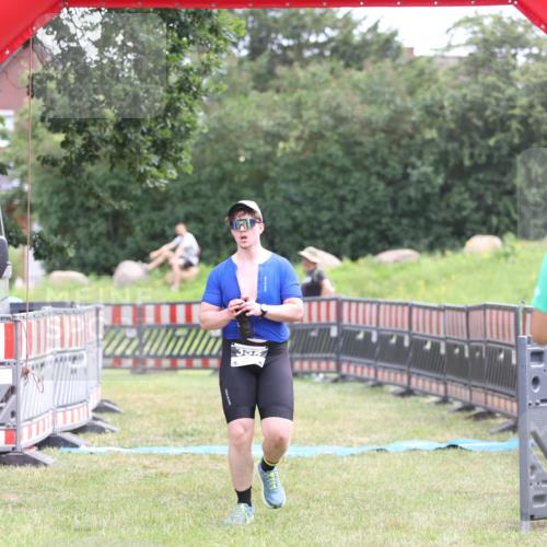 21.06.2026 - 29. Vierlanden-Triathlon Andreas Tolksdorf http://msf.ph/oto/9888566 21.06.2026 11:47:35 Ziel 355, 355 meine-sportfotos.de