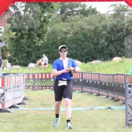 21.06.2026 - 29. Vierlanden-Triathlon Andreas Tolksdorf http://msf.ph/oto/9888570 21.06.2026 11:47:35 Ziel 355, 355 meine-sportfotos.de