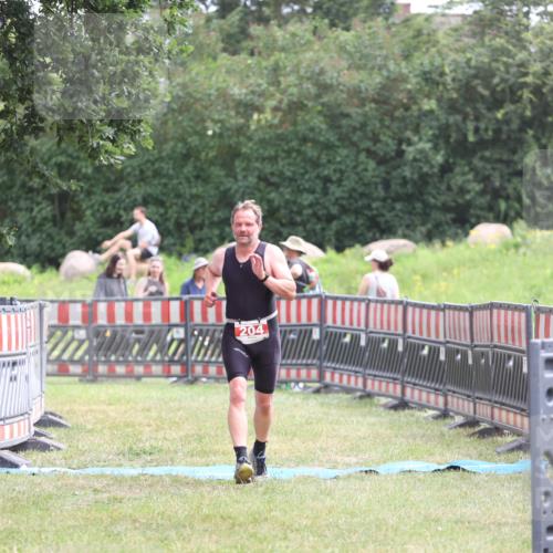 21.06.2026 - 29. Vierlanden-Triathlon Andreas Tolksdorf http://msf.ph/oto/9888577 21.06.2026 11:47:53 Ziel 204, 204 meine-sportfotos.de