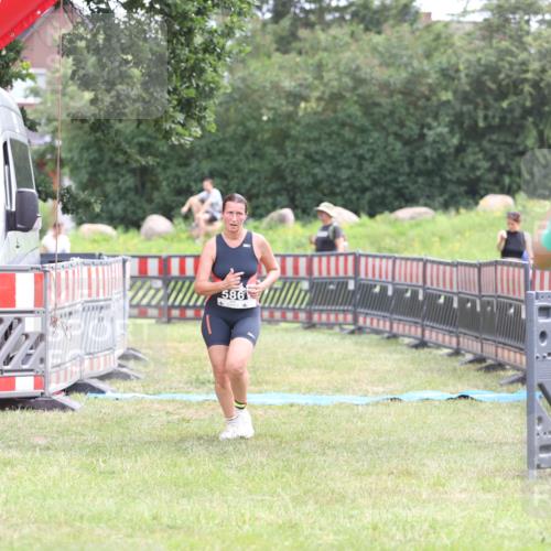 21.06.2026 - 29. Vierlanden-Triathlon Andreas Tolksdorf http://msf.ph/oto/9888612 21.06.2026 11:49:02 Ziel 586, 586 meine-sportfotos.de