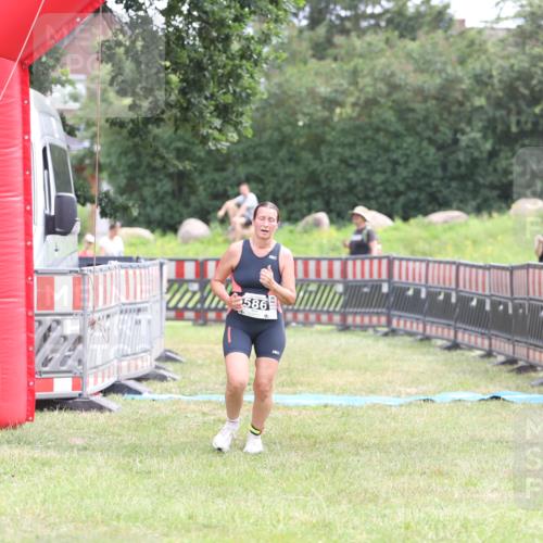 21.06.2026 - 29. Vierlanden-Triathlon Andreas Tolksdorf http://msf.ph/oto/9888618 21.06.2026 11:49:02 Ziel 586, 586 meine-sportfotos.de