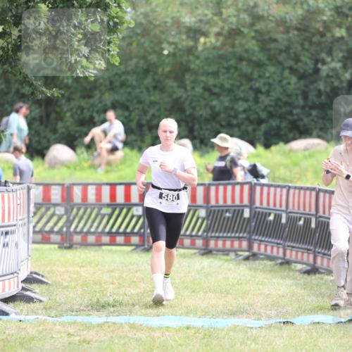 21.06.2026 - 29. Vierlanden-Triathlon Andreas Tolksdorf http://msf.ph/oto/9888621 21.06.2026 11:49:29 Ziel 580, 580 meine-sportfotos.de