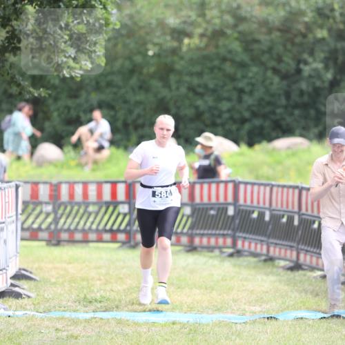 21.06.2026 - 29. Vierlanden-Triathlon Andreas Tolksdorf http://msf.ph/oto/9888627 21.06.2026 11:49:29 Ziel 580, 580 meine-sportfotos.de