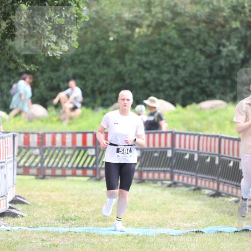 21.06.2026 - 29. Vierlanden-Triathlon Andreas Tolksdorf http://msf.ph/oto/9888629 21.06.2026 11:49:29 Ziel 580, 580 meine-sportfotos.de