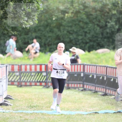 21.06.2026 - 29. Vierlanden-Triathlon Andreas Tolksdorf http://msf.ph/oto/9888630 21.06.2026 11:49:29 Ziel 580, 580 meine-sportfotos.de