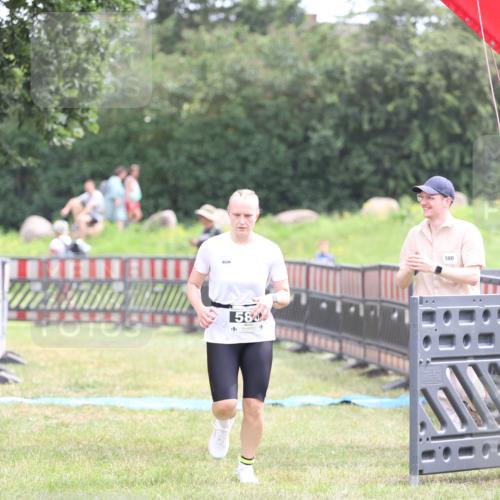 21.06.2026 - 29. Vierlanden-Triathlon Andreas Tolksdorf http://msf.ph/oto/9888635 21.06.2026 11:49:31 Ziel 580, 580 meine-sportfotos.de