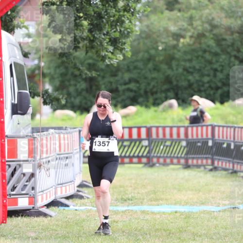 21.06.2026 - 29. Vierlanden-Triathlon Andreas Tolksdorf http://msf.ph/oto/9888682 21.06.2026 11:51:05 Ziel 505, 1357, 505, 1357 meine-sportfotos.de
