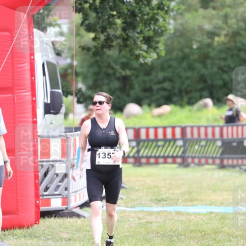 21.06.2026 - 29. Vierlanden-Triathlon Andreas Tolksdorf http://msf.ph/oto/9888692 21.06.2026 11:51:06 Ziel 505, 1357, 505, 1357 meine-sportfotos.de