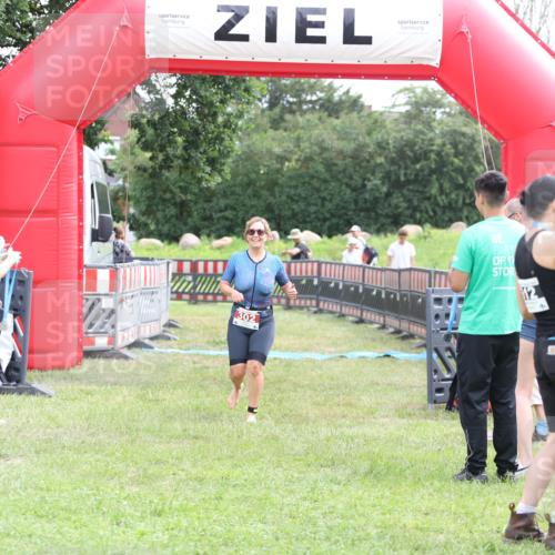 21.06.2026 - 29. Vierlanden-Triathlon Andreas Tolksdorf http://msf.ph/oto/9888767 21.06.2026 11:52:19 Ziel 302, 302 meine-sportfotos.de