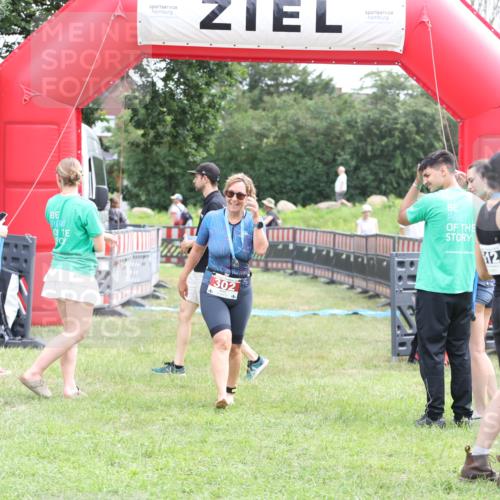 21.06.2026 - 29. Vierlanden-Triathlon Andreas Tolksdorf http://msf.ph/oto/9888777 21.06.2026 11:52:23 Ziel  meine-sportfotos.de
