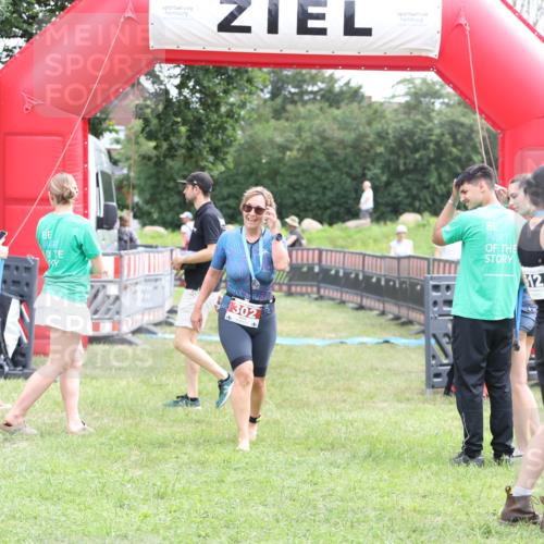 21.06.2026 - 29. Vierlanden-Triathlon Andreas Tolksdorf http://msf.ph/oto/9888779 21.06.2026 11:52:23 Ziel  meine-sportfotos.de