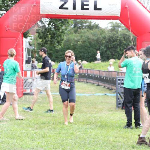 21.06.2026 - 29. Vierlanden-Triathlon Andreas Tolksdorf http://msf.ph/oto/9888783 21.06.2026 11:52:23 Ziel  meine-sportfotos.de