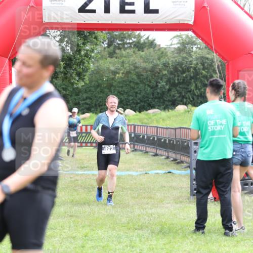 21.06.2026 - 29. Vierlanden-Triathlon Andreas Tolksdorf http://msf.ph/oto/9888799 21.06.2026 11:52:52 Ziel 213, 402, 213, 402 meine-sportfotos.de