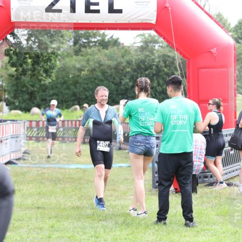 21.06.2026 - 29. Vierlanden-Triathlon Andreas Tolksdorf http://msf.ph/oto/9888803 21.06.2026 11:52:53 Ziel 213, 402, 213, 402 meine-sportfotos.de