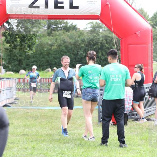 21.06.2026 - 29. Vierlanden-Triathlon Andreas Tolksdorf http://msf.ph/oto/9888804 21.06.2026 11:52:53 Ziel 213, 402, 213, 402 meine-sportfotos.de